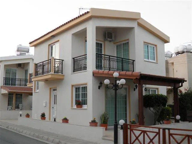 Philippou Beach Villas & Apartments Ларнака