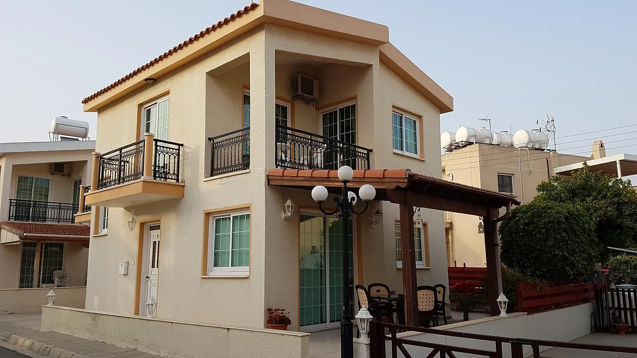 Philippou Beach Villas & Apartments Ларнака